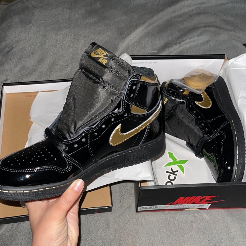 Air Jordan 1 Retro High Black Metallic Gold